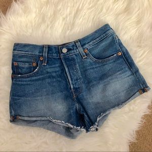 NWOT Levi’s 501 Shorts W25